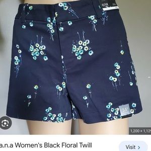 Woman’s twill shorts